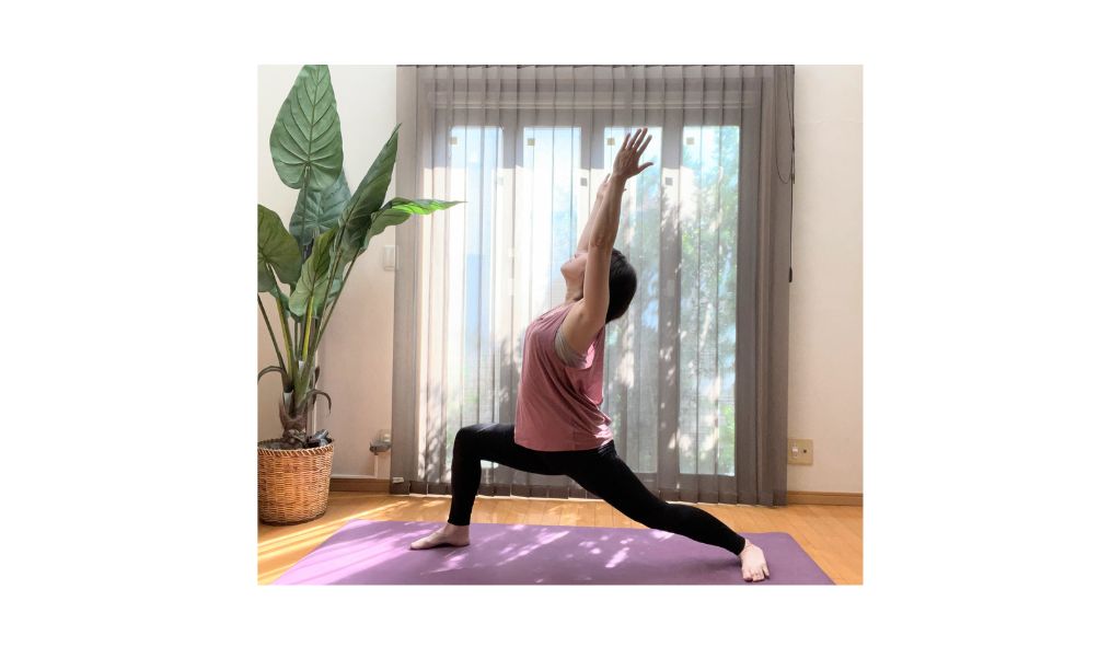 ヨガポーズ　ウォリア