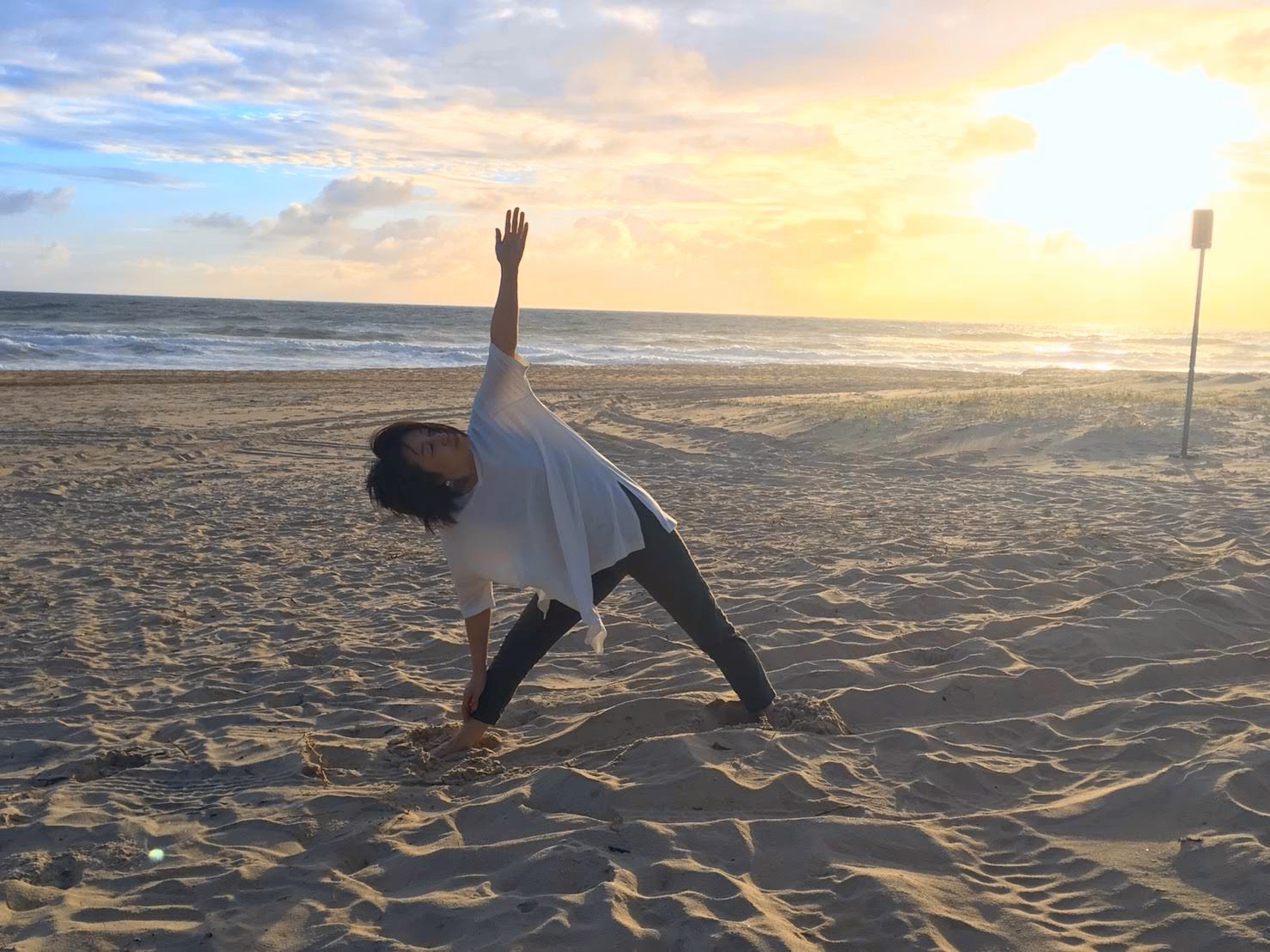 ヨガ三角のポーズ